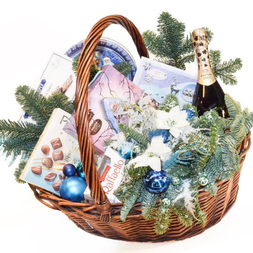 Подарочная корзина на Новый Год